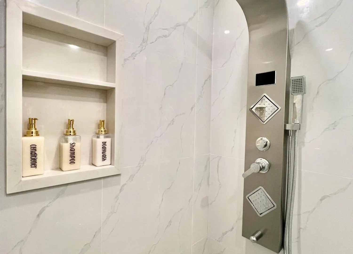 Newly Renovated Detached Home Near Finch Subway Station Toronto Séjour chez l'habitant